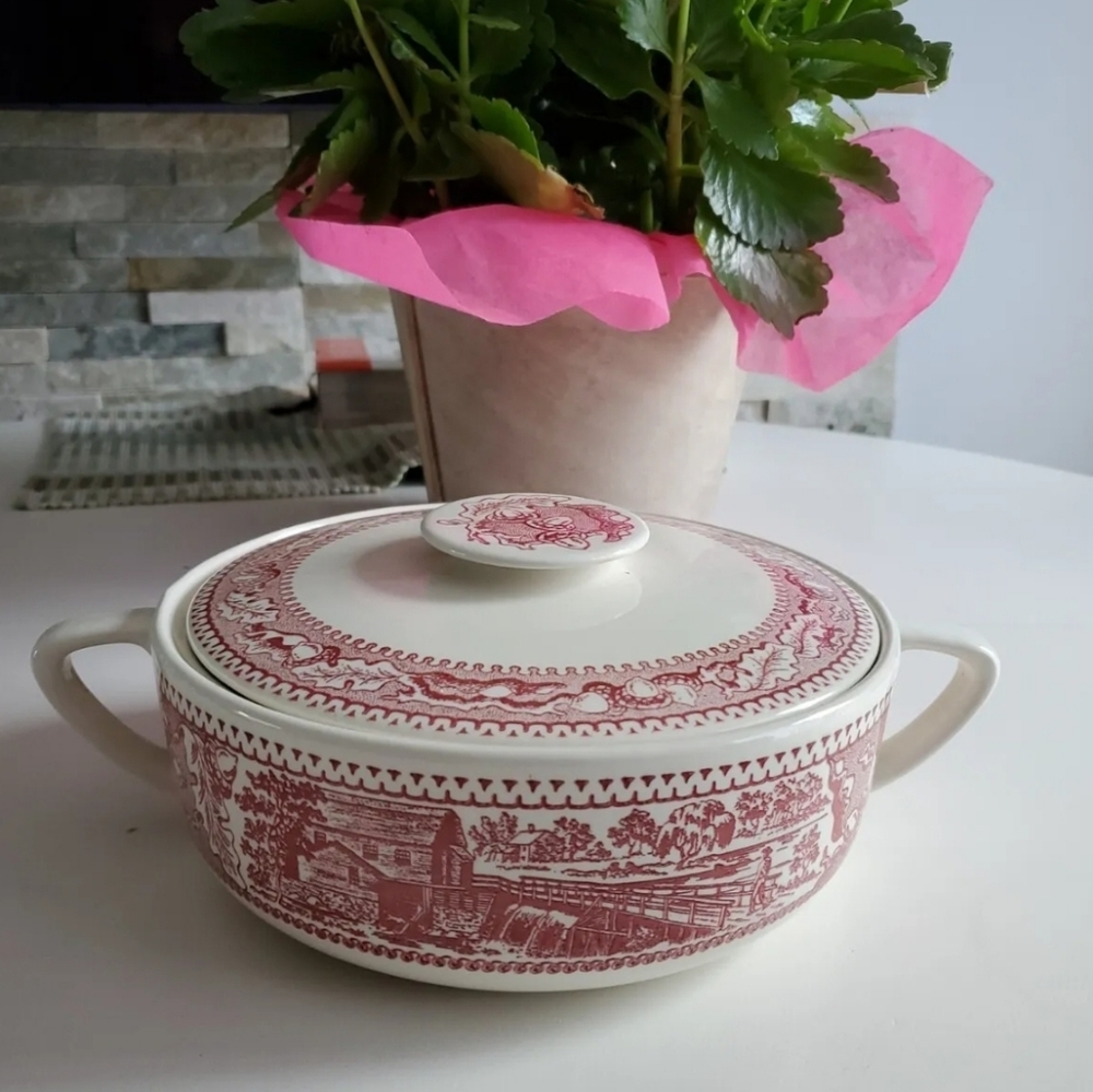 Memory Lane Casserole Serving Dish Two handle with matching lid. Clean